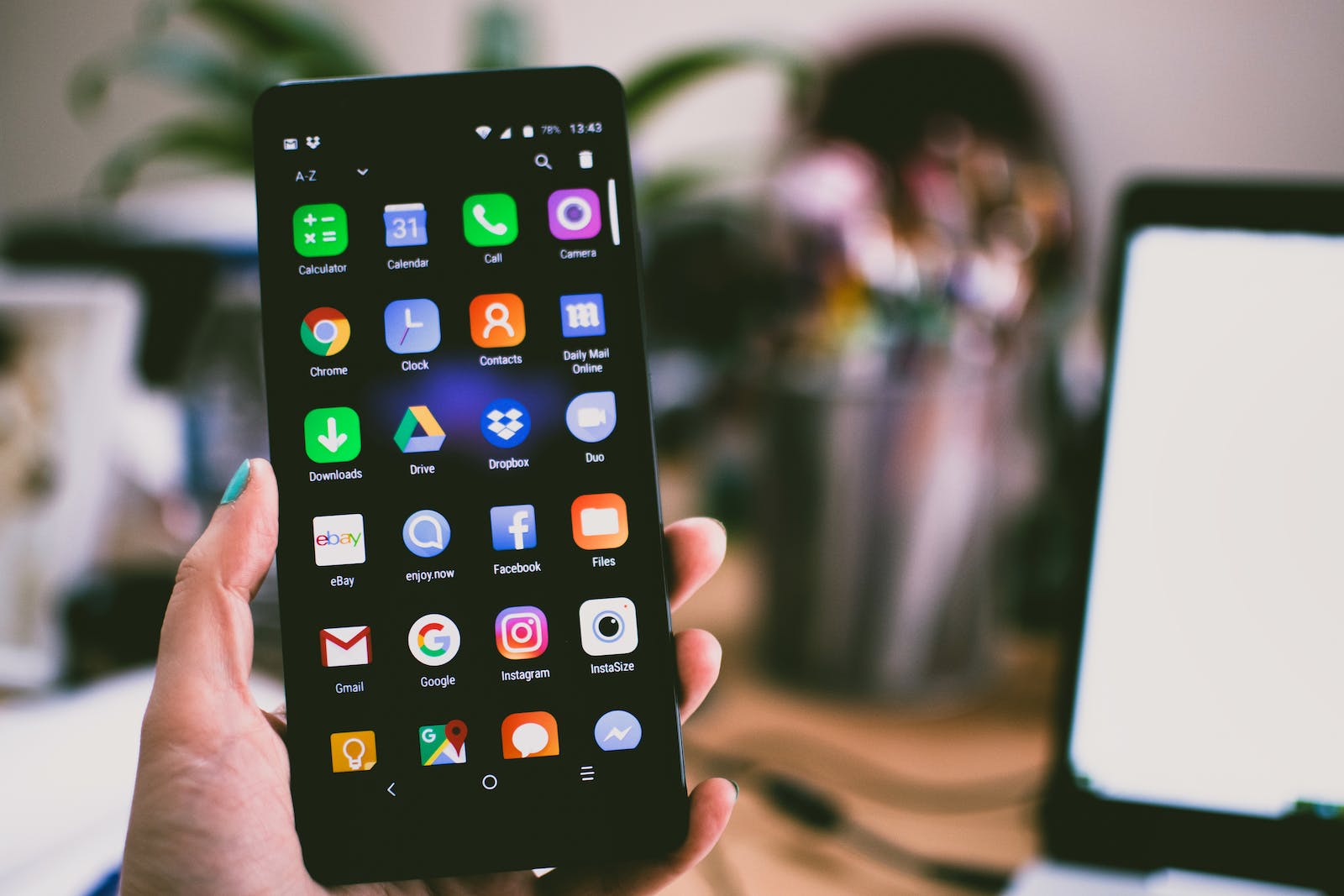 Teknologi Layar LCD pada Perangkat HP
