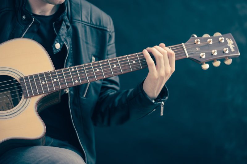Memahami Esensi Chord Lagu Indonesia dan Kunci Gitar Lagu sebagai Fondasi Musikalitas