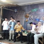 Kepala Museun NTB Ahmad Nuralam dan PJ Gubernur NTB menikmati spot pameran alat rumah tangga tradisional yang bukan sekadar benda, tetapi juga merupakan cerminan nilai-nilai budaya dan identitas masyarakat.