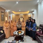 DWP NTB saat S Silaturahmi dengan sesepuh Sitti Rohmi 
