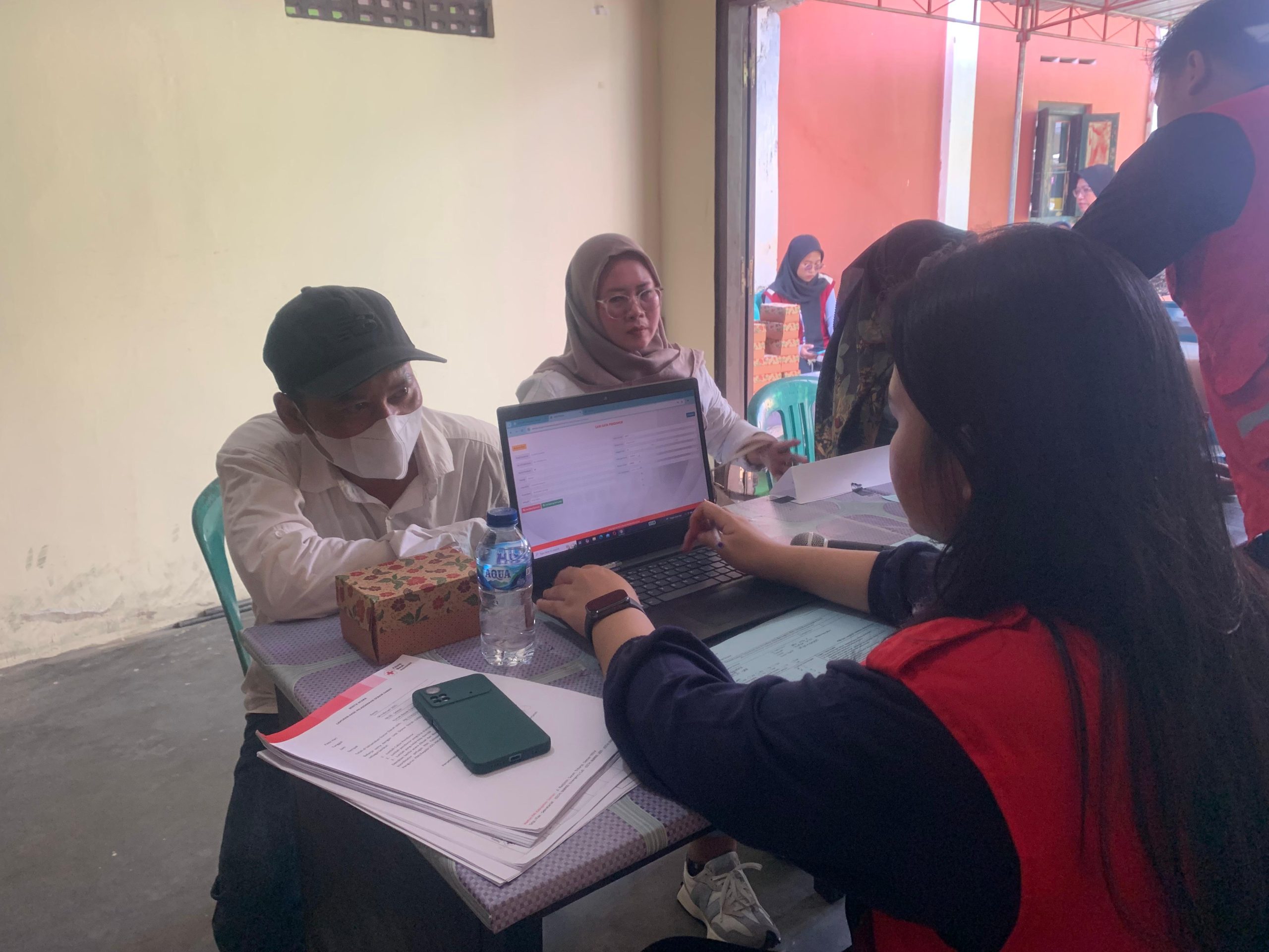 Kegiatan donor darah yang digelar oleh PBL Kelompok 3 STIKes Surya Global Yogyakarta. (Foto: Dok/Ist)