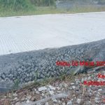 Kondisi jalan cor beton di Desa Kedayunan Kecamatan Kabat, Banyuwangi, Jawa Timur. (Foto: Joko Kabarbaru)