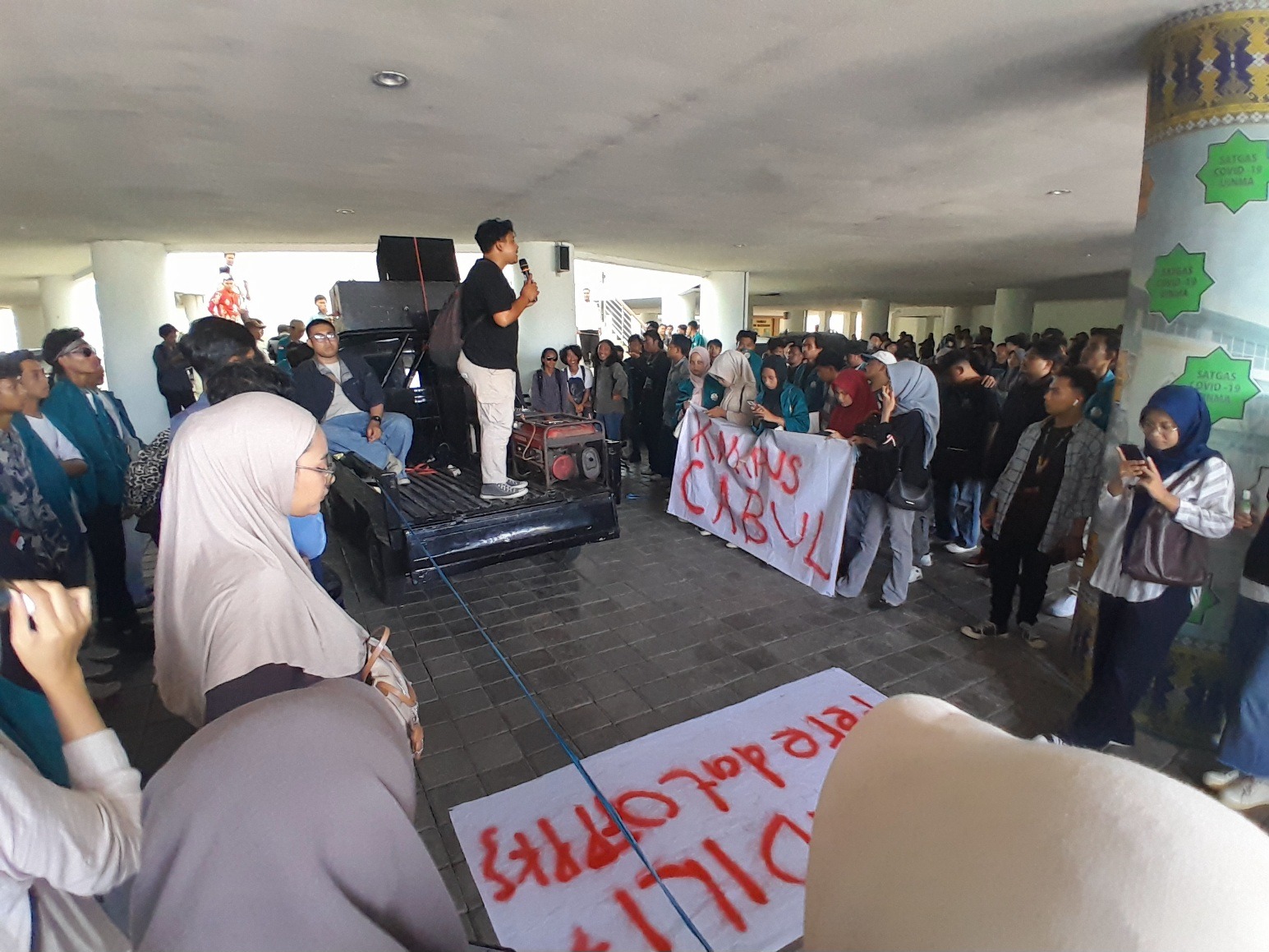 Mahasiswa UIN Mataram saat aksi unjukrasa menuntut kampus kawal kasus kekerasan seksual (Foto : Arif Biro NTB)