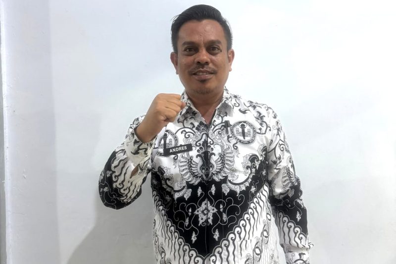 Ketua PGRI Bone Bolango Terpilih Andreas Akaseh ( Foto : Istimewa)