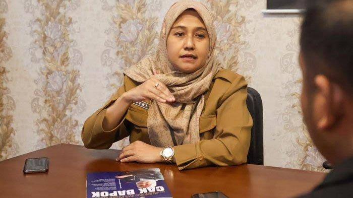 Dewi Soeriyawati Kepada Dinas Koperasi Usaha Kecil dan Menengah dan Perdagangan Kota Surabaya (Istimewa)