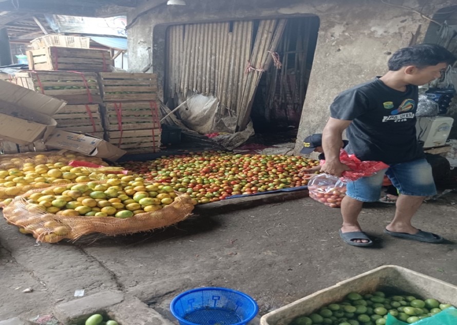 Harga Tomat dan Bawang Merah Naik Di Pasar Sepatan