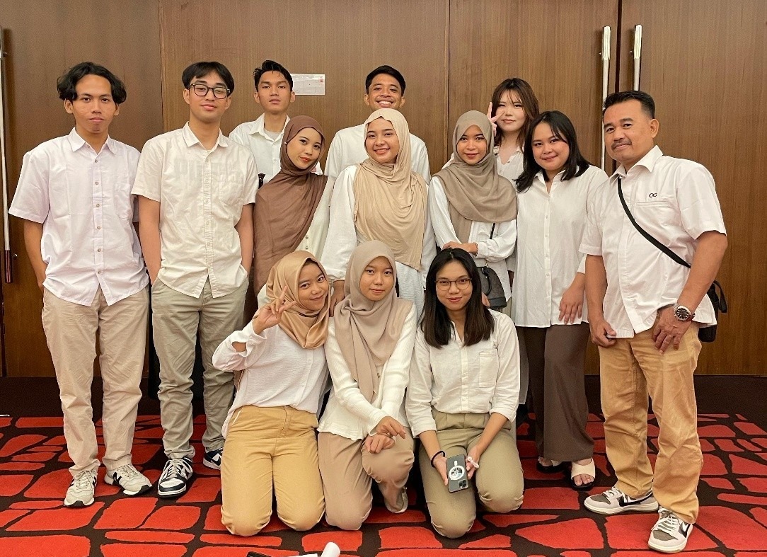 (Foto bersama tim CG Interior) Sumber: dokumentasi pribadi, 2025