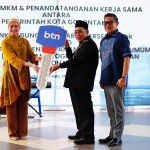 Penyerahan 9 Truk Sampah Oleh Pihak BTN Kepada Walikota Gorontalo