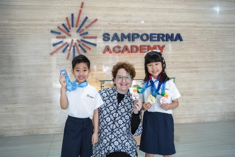 Dokumentasi Pribadi : Jeremie dan Maggie The Bersama Dr. Adelina Evadne Holmes, Kepala Sekolah Sampoerna Academy