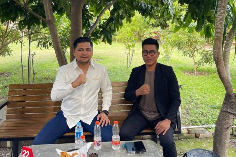 Anggota DPRD NTB dapil 6, Efan Limantika bersama Penasehat hukumnya, Apryadin, SH.,