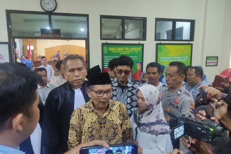 Mantan Sekda NTB Rosiady Husaeni Sayuti Pasca Sidang di Pengadilan Tipikor Matara