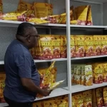 ARK saat kunjungi hasil Olahan mama-mama papua di Kios Konservasi Kota Sorong