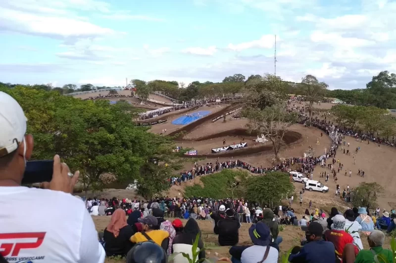 Foto: Tampak lintasan Sikut MXGP yang berada di Samota Sumbawa ( Aba Arif/Kabar Baru).