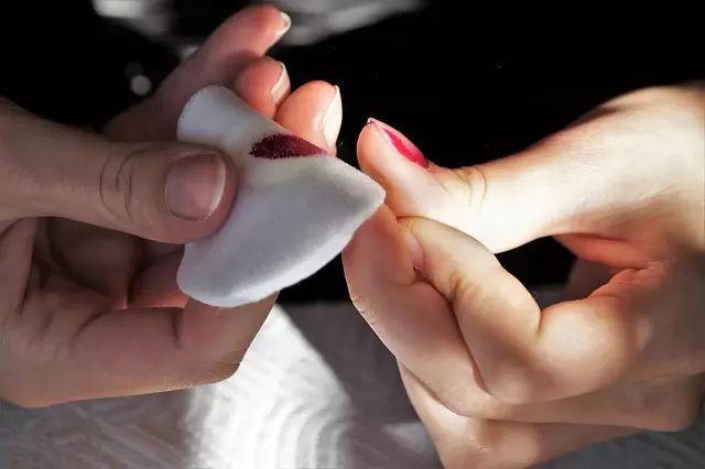 nail-polish-remover-3728092_640