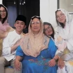 Alvaro Mintaredja bersama Eyang dan adik-adik perempuannya