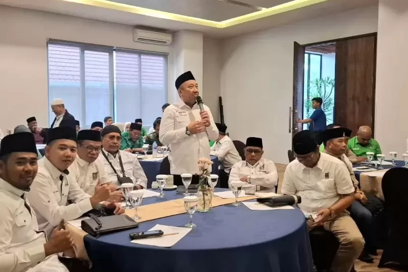 Ketua DPW PKB NTB, Lalu Hadrian Irfani saat beri wejengan dalam syukuran di Mataram