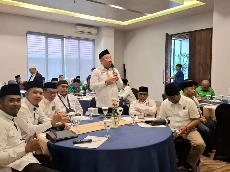 Ketua DPW PKB NTB, Lalu Hadrian Irfani saat beri wejengan dalam syukuran di Mataram