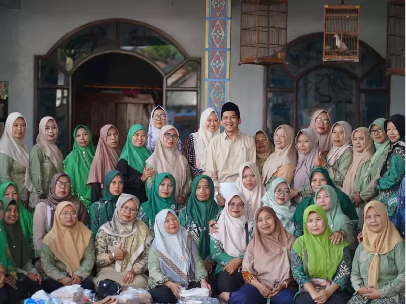 Gus Haidar, Anggota DPRD Jombang bersama Guru Ngaji di Jombang saat Reses