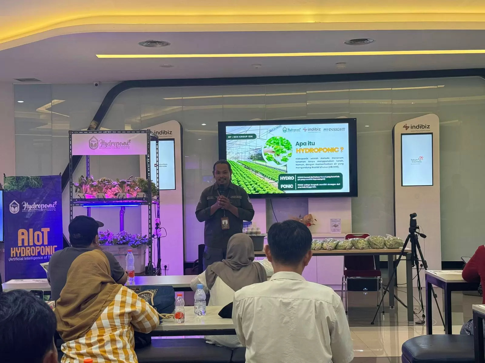 Hydropreneur Class kolaborasi Indibiz KTI dan SGH Hydroponic di Makassar