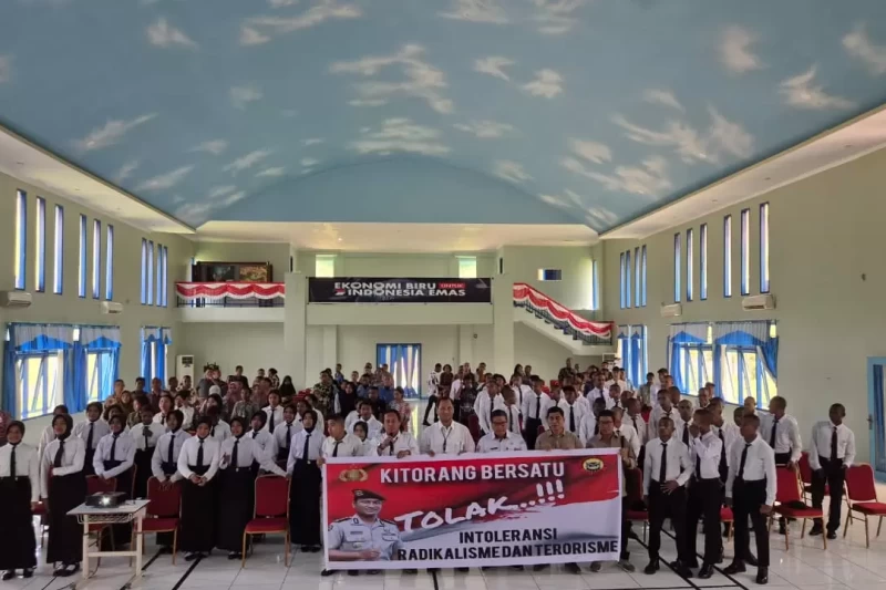 KBP Guntur Adriyanto, S.Si., M.Si berforo bersama para Taruna:i