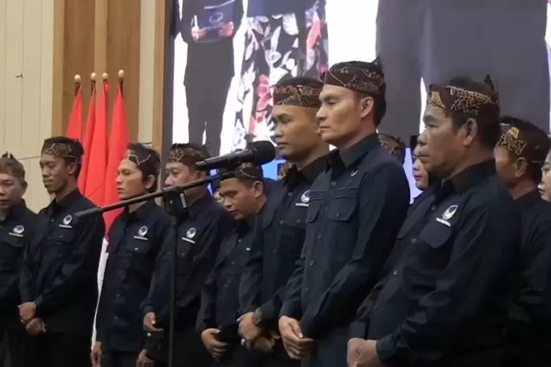 Screenshot_20251116-212052_YouTube_copy_800x600