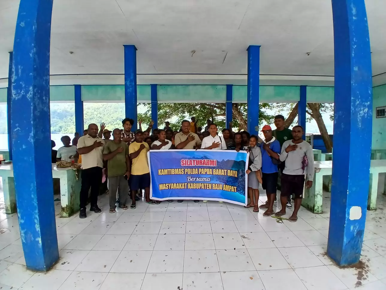 Silaturahmi Polda PBD dan Warga Warsambin Perkuat Stabilitas Kamtibmas