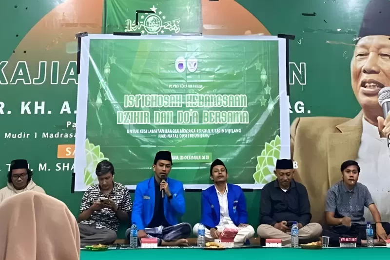 Kader PMII, unsur organisasi kepemudaan, tokoh masyarakat, serta perwakilan aparat keamanan saat gelar Istigosah kebangsaan untuk Negeri