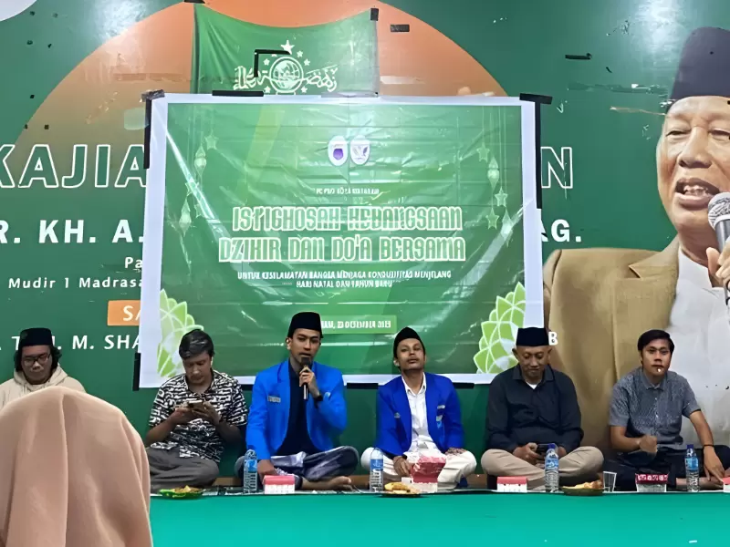 Kader PMII, unsur organisasi kepemudaan, tokoh masyarakat, serta perwakilan aparat keamanan saat gelar Istigosah kebangsaan untuk Negeri