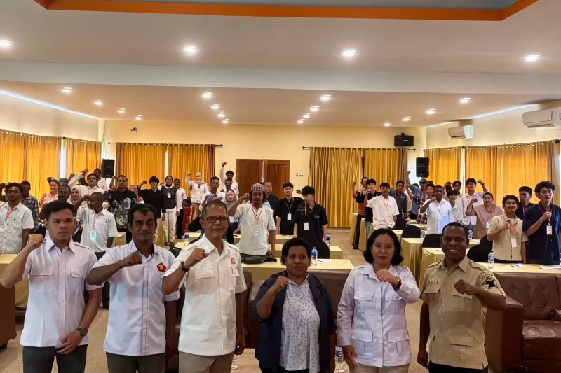 Foto Bersama dalam kegiatan Pelatihan Dasar Sosial Politik dan Ekonomi Kreatif