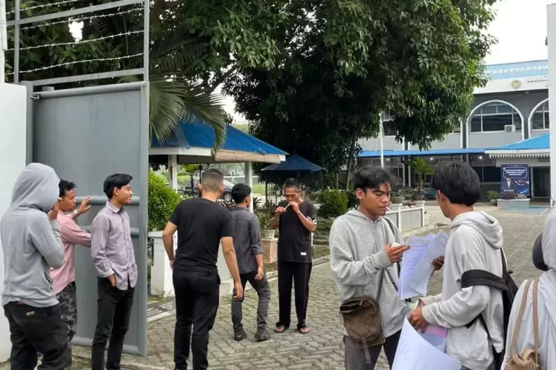 Aliansi Kajian Advokasi Mahasiswa Sumatra Utara (AKAMSU) saat menggelar aksi