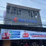 Tampak depan gedung Beyond di kampung baru yang resmi di buka pada Rabu 20 Januari 2026. (Dok. Kabarbaru)