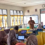 Pemaparan materi dalam kegiatan In House Training (IHT) lanjutan bersama Muttaqin Kholis Ali