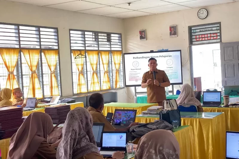 Pemaparan materi dalam kegiatan In House Training (IHT) lanjutan bersama Muttaqin Kholis Ali