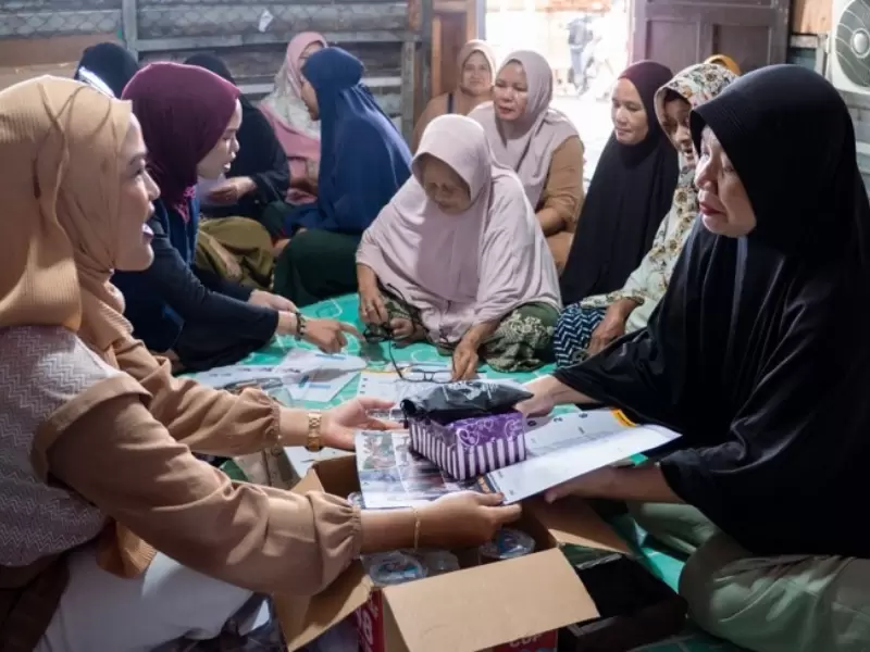 Kegiatan sosialisasi, serta pembagian kacamata baca bagi masyarakat Puntun IV