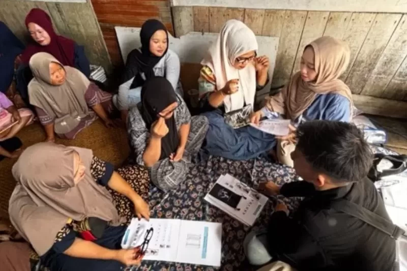 Kegiatan sosialisasi, serap aspirasi, dan pembagian kacamata baca bagi masyarakat Panarung Bawah