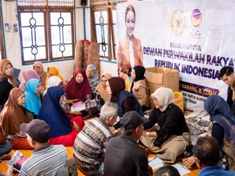 Kegiatan sosialisasi, serap aspirasi, dan pembagian kacamata baca bagi lansia di Kelurahan Tumbang Rungan