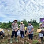 Kapolda Papua Barat Daya Pimpin Penanaman Uwi Ungu di Lahan Mapolda