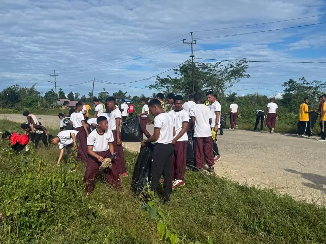 Polda Papua Barat Daya Gelar Jumat Bersih di Aimas Sorong