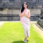 Cut_Novia_Owner_Glow-Wow_optimized_300-1-601x800