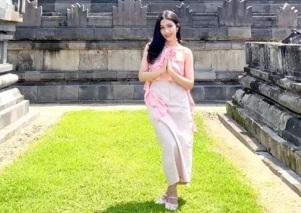 Cut_Novia_Owner_Glow-Wow_optimized_300-1-601x800