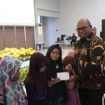 Ketua Umum DPD Partai Golkar Papua Barat Daya, Septinus Lobat, menyantuni anak yatim piatu dalam kegiatan buka puasa bersama yang digelar di Kota Sorong