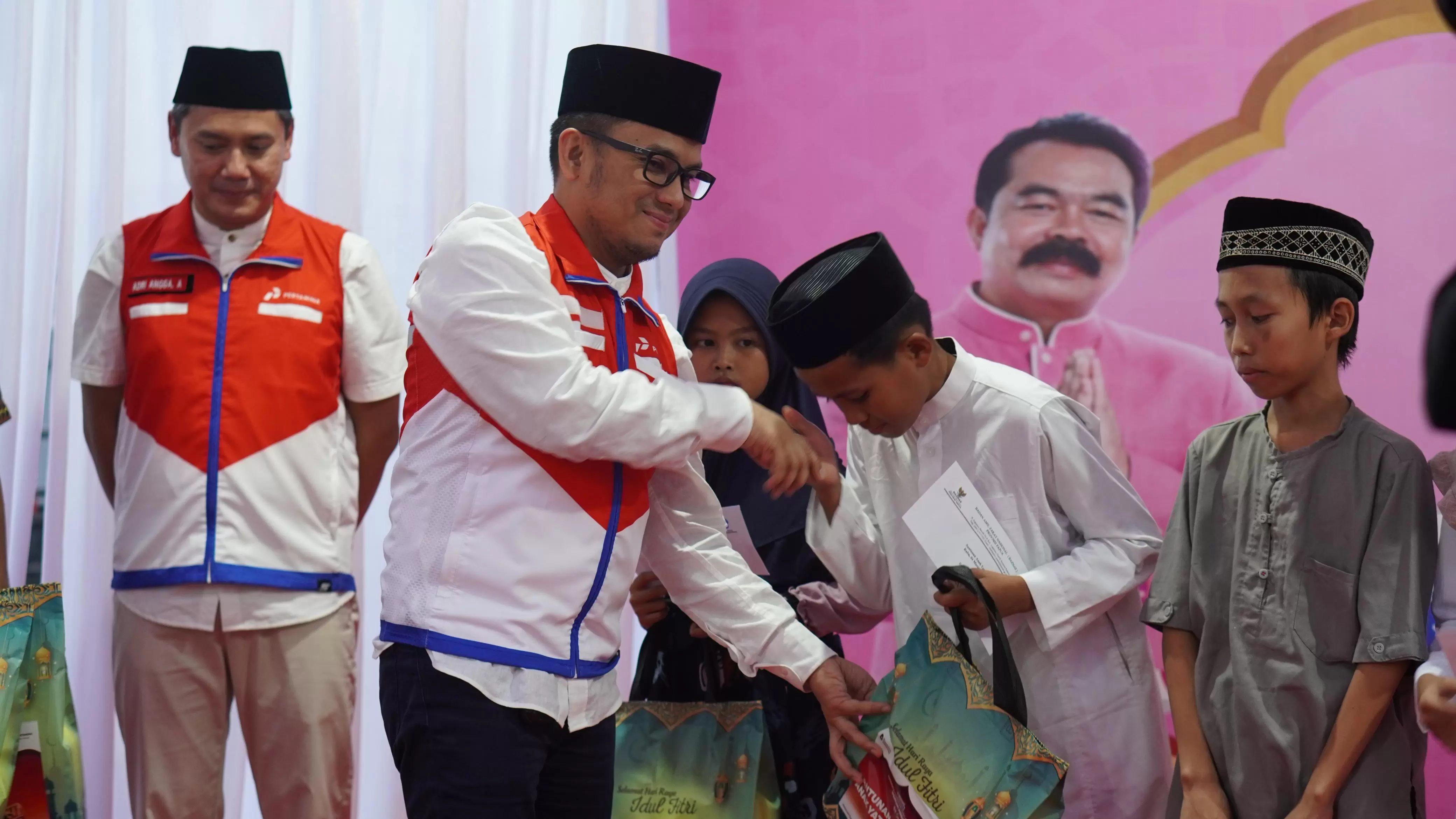 Pertamina Patra Niaga Gelar BEDUKK Ramadan Berbagi Bersama UMKM dan Ojol