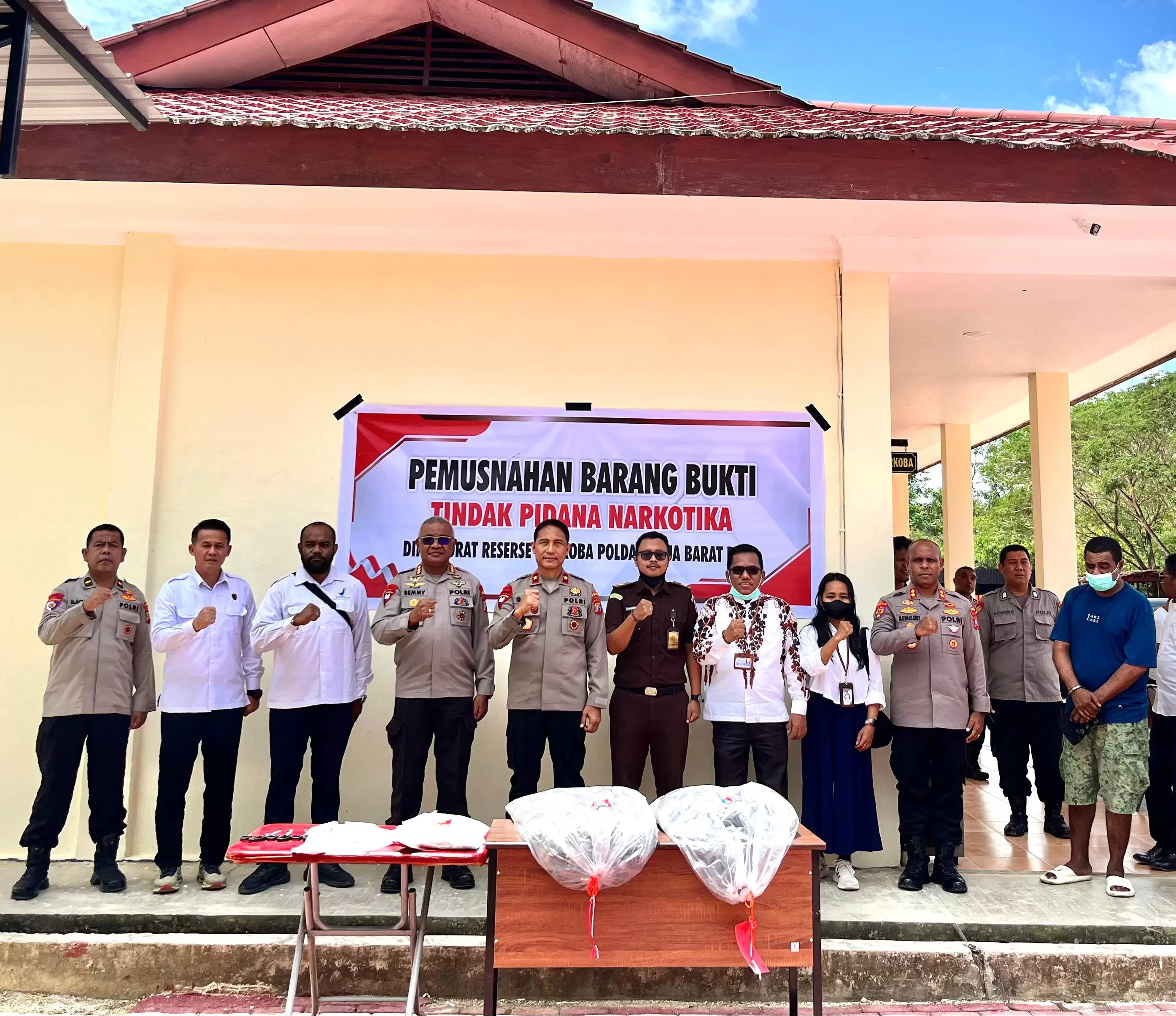 Polda Papua Barat Daya Musnahkan Hampir 8 Kilogram Ganja