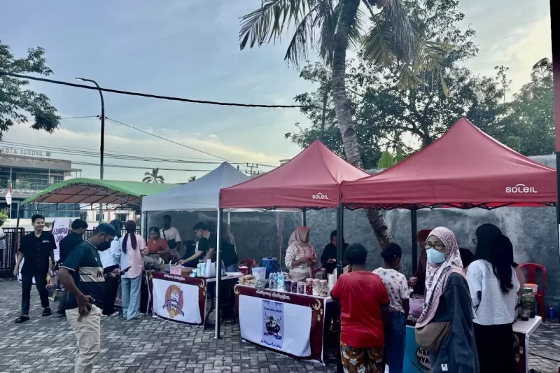 Suasana Kampung Ramadan di Halman Kantor DPC PDIP Kota Sorong
