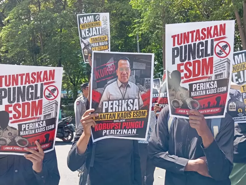 KCB Jatim menggelar aksi massa di depan Kantor Kejati Jatim (Dok. Istimewa)