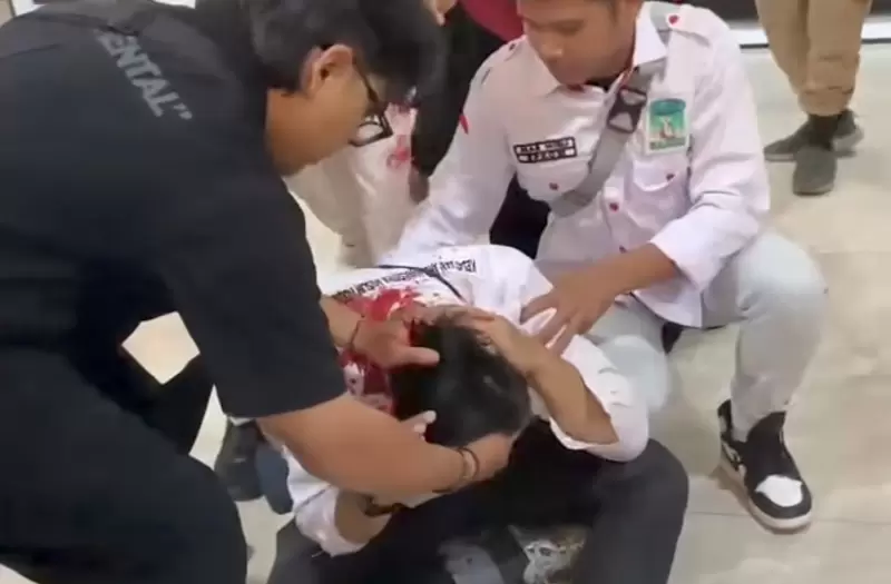Ricuh di Kantor Gubernur Sumut, Pelantikan KAMMI Berujung Bentrok