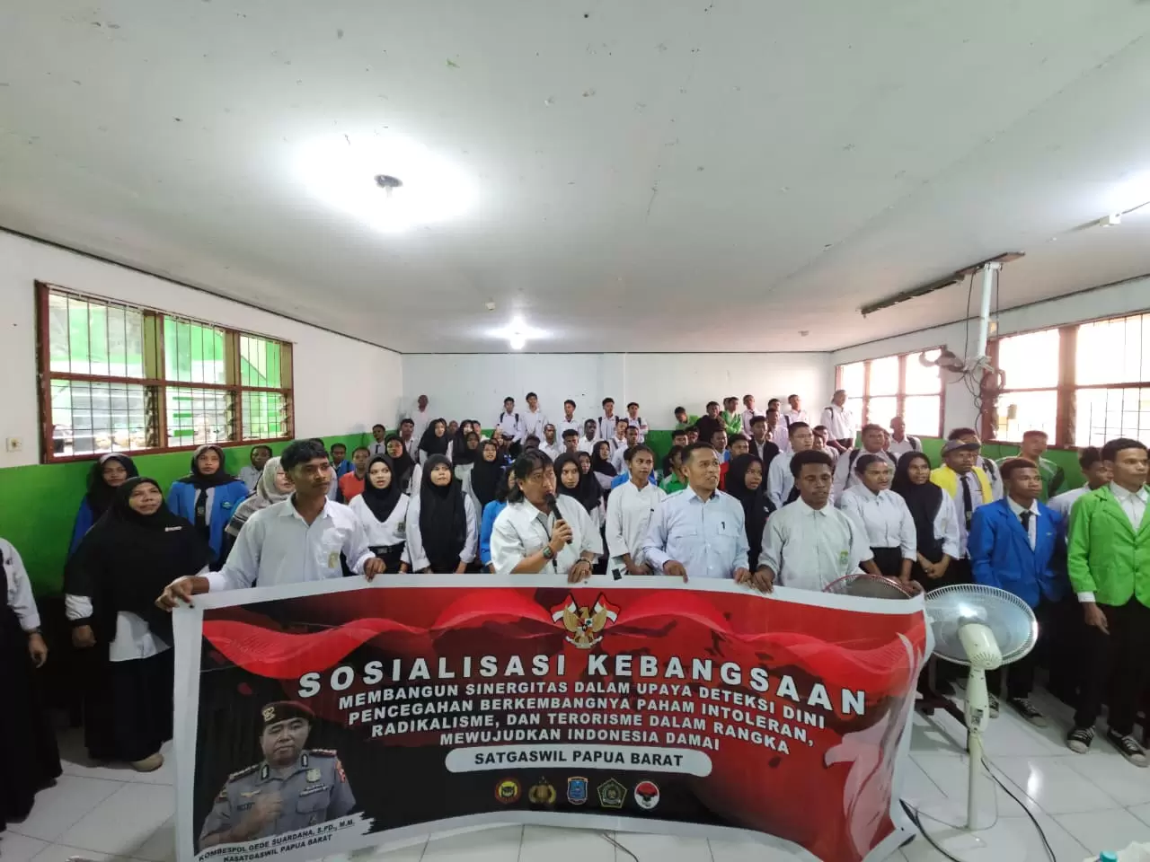Satgaswil Papua Barat Edukasi 300 Siswa SMK YAPIS Fakfak Cegah Radikalisme di Media Sosial
