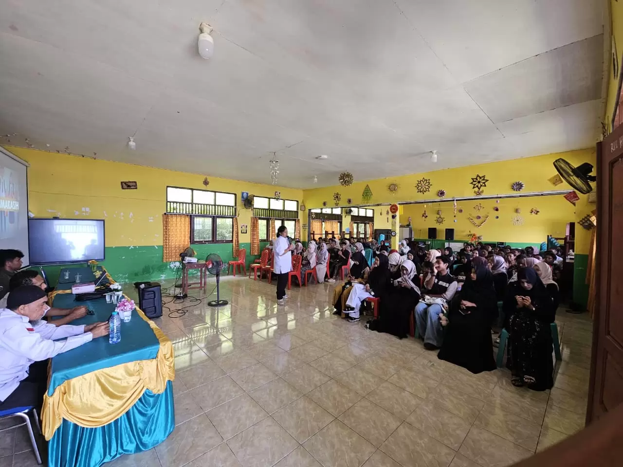 Satgaswil Papua Barat Edukasi Siswa SMA Negeri 2 Fakfak Cegah Radikalisme di Media Sosial