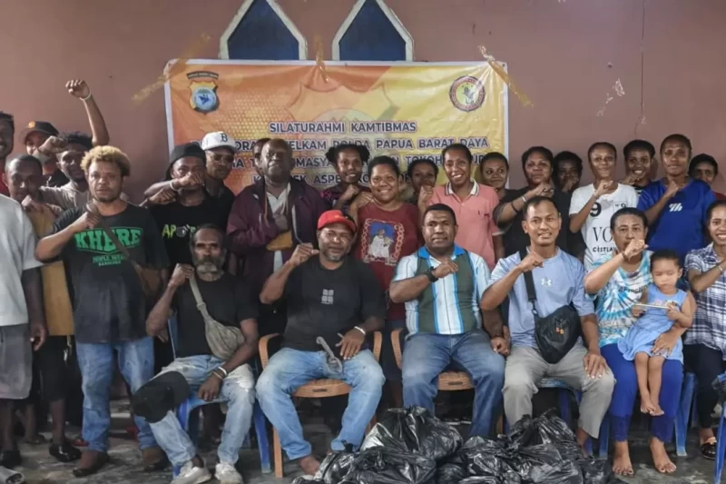Polda Papua Barat Daya Perkuat Kamtibmas Bersama Pemuda Kompleks Aspen Sorong