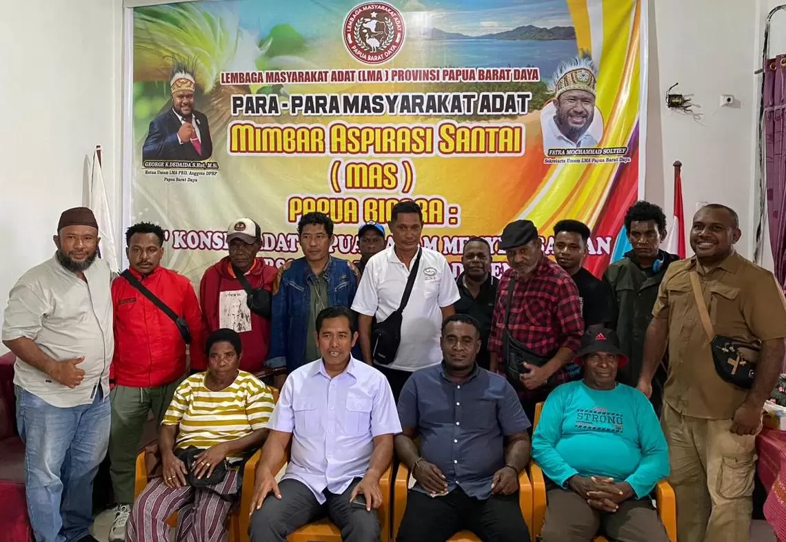 Thomas Malak Ajak Warga Jadikan Adat Perekat Kedamaian Papua Barat Daya